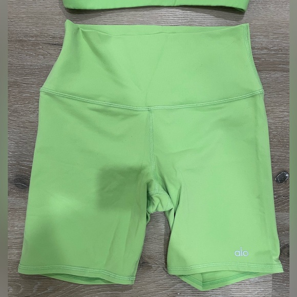 ALO Yoga Running Shorts Lime Green - Picture 3 of 6
